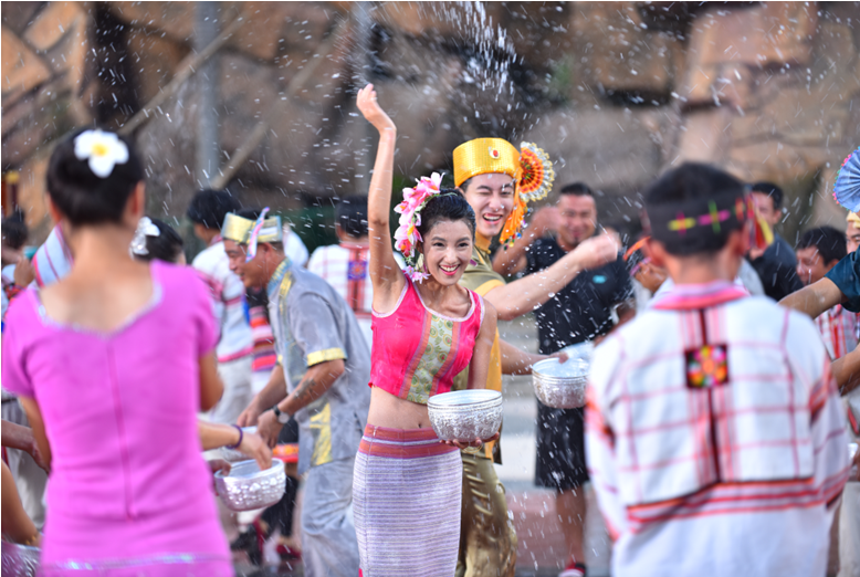 喜迎傣历新年，西双版纳融创乐园开启花样泼水新玩法